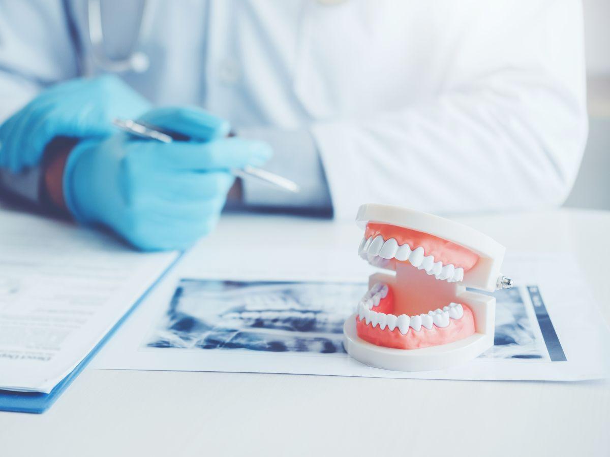 How Do You Clean Dentures Properly Dentures